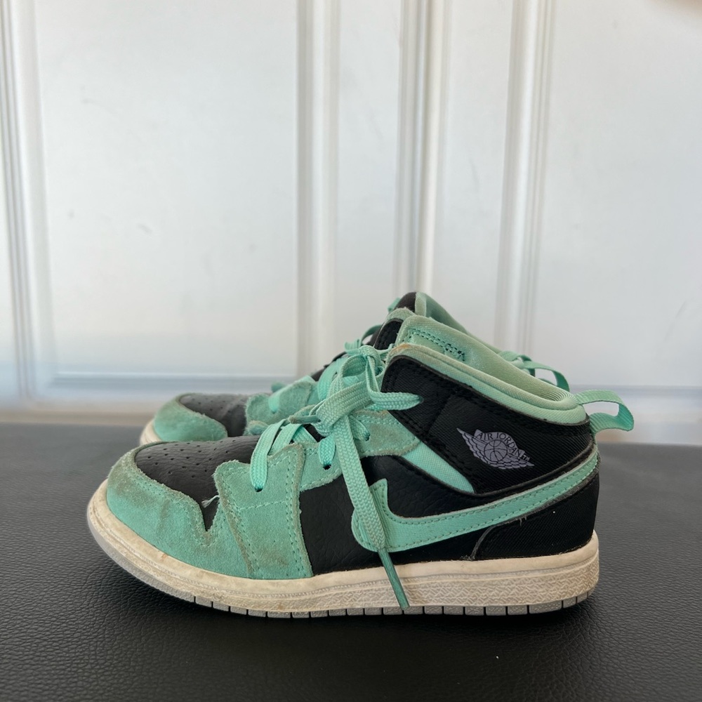 Toddler Jordan 1 mid 9c used, good condition